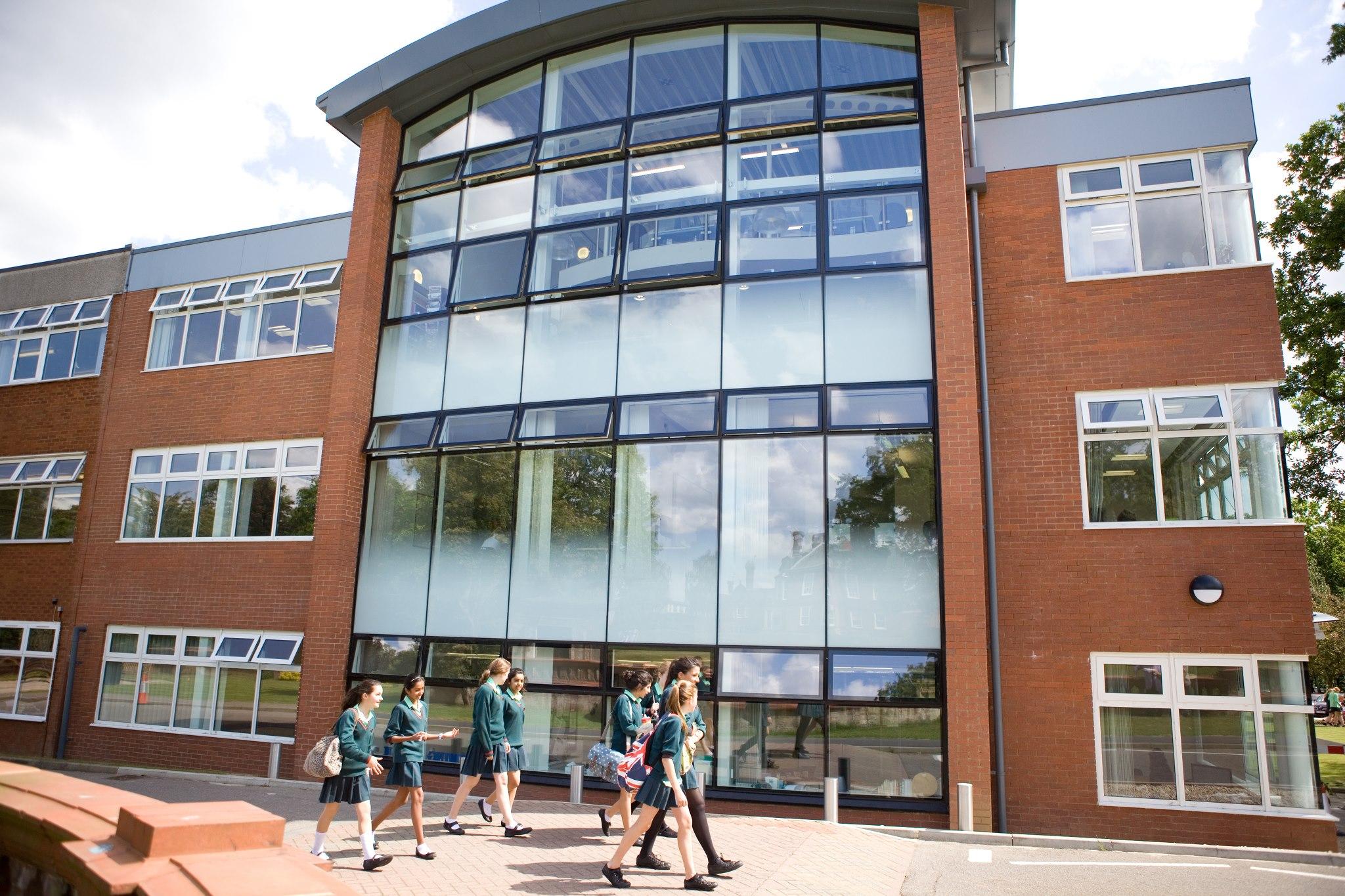 Haberdashers' Girls' School / 哈博戴斯女子学校