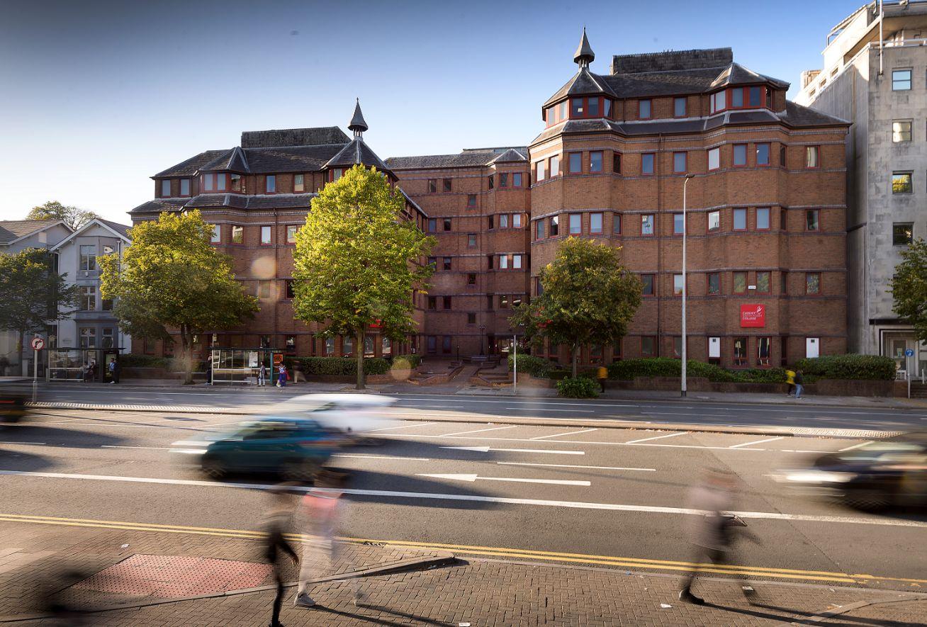 Cardiff Sixth Form college / 卡迪夫中学【混校】