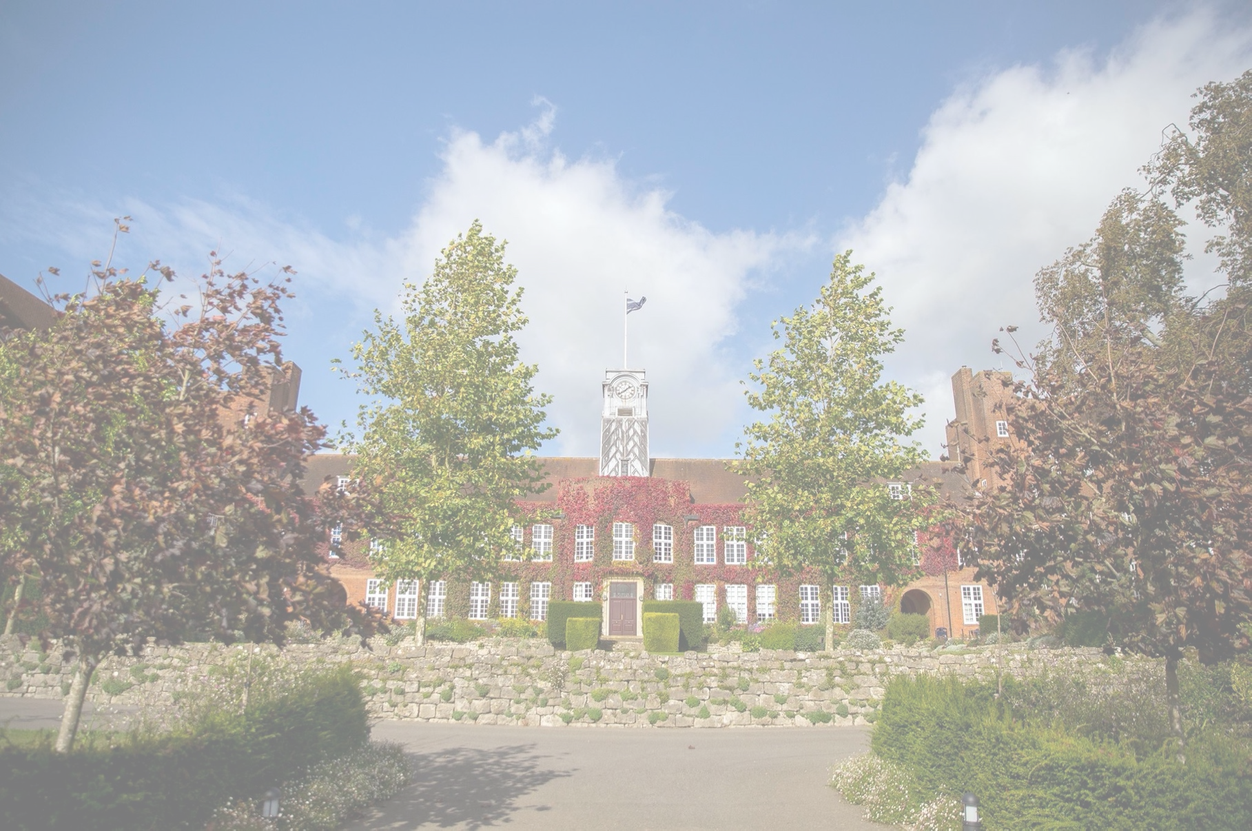 SUTTON VALENCE SCHOOL / 萨顿瓦伦斯学校